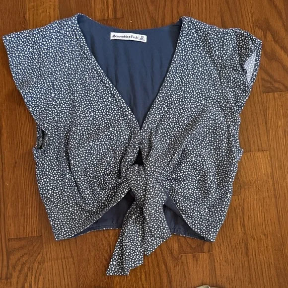 Set of Two Abercrombie Tie-Front Crop Tops XS - Picture 2 of 5